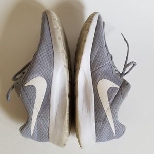 nike tanjun grey mens